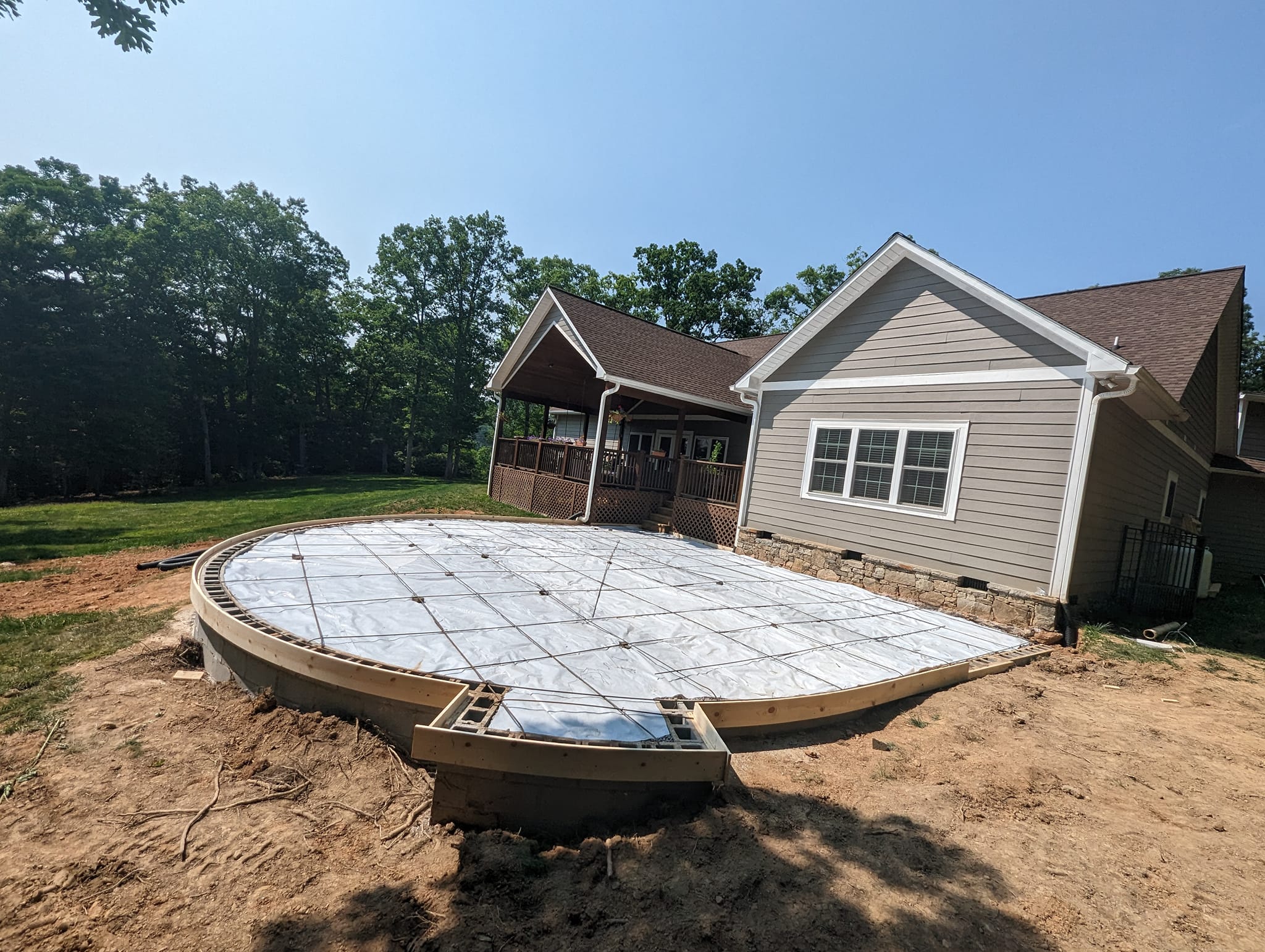 Curved patio layout and formwork